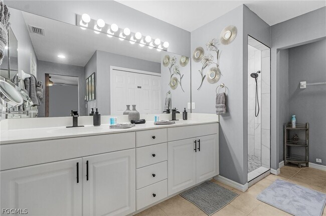 Building Photo - 4002 Oasis Blvd