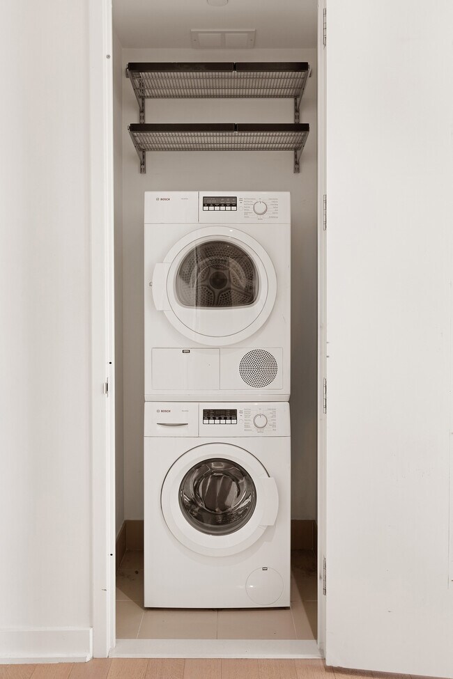 Building Photo - 400 Park Ave S