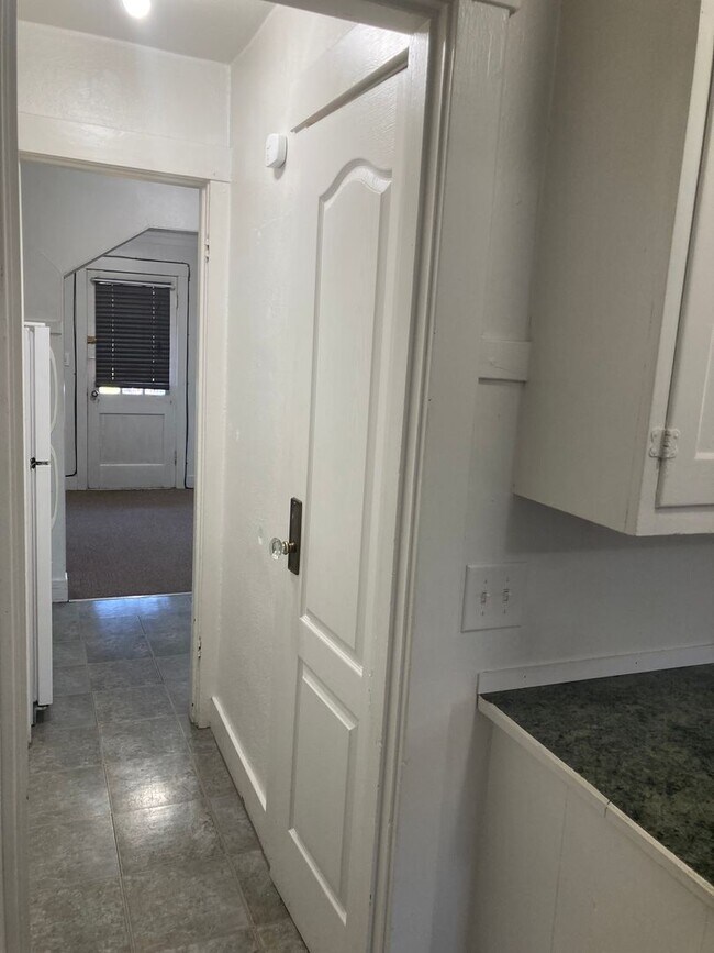 Building Photo - 901 Kittitas St