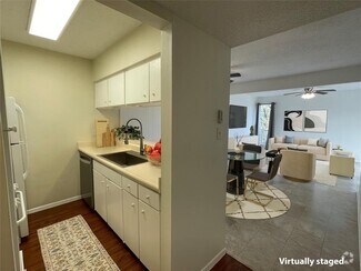Building Photo - 3431 N Hills Dr