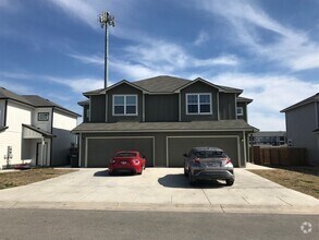 Building Photo - Town home for rent