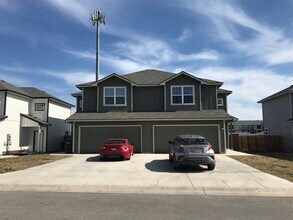 Building Photo - Town home for rent