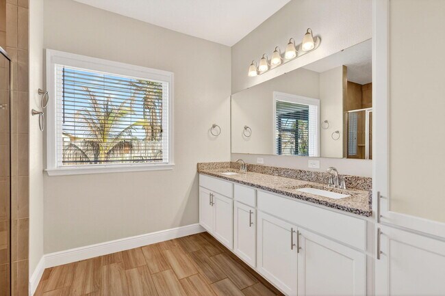 Building Photo - 4617 SW Keats St