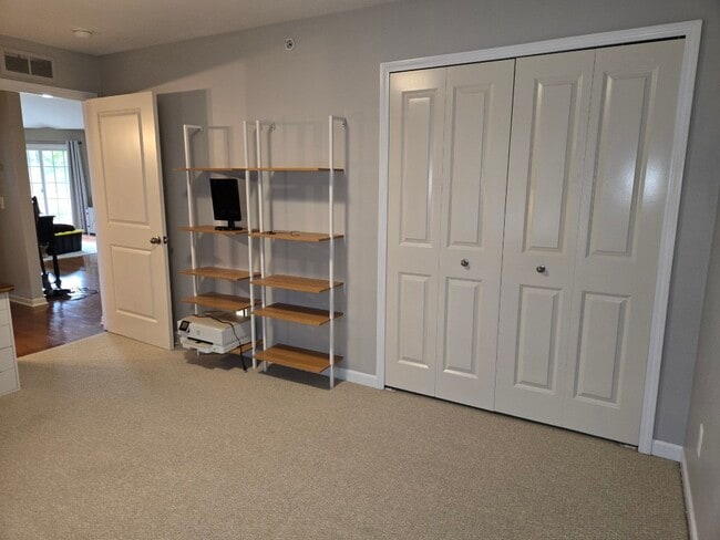 Building Photo - 6725 Boulder Pointe Dr