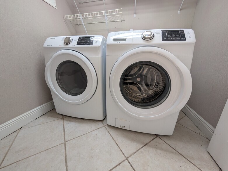 washer / dryer - 2011 Dylan Dr