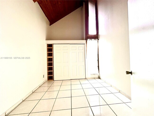 Building Photo - 497 N University Dr