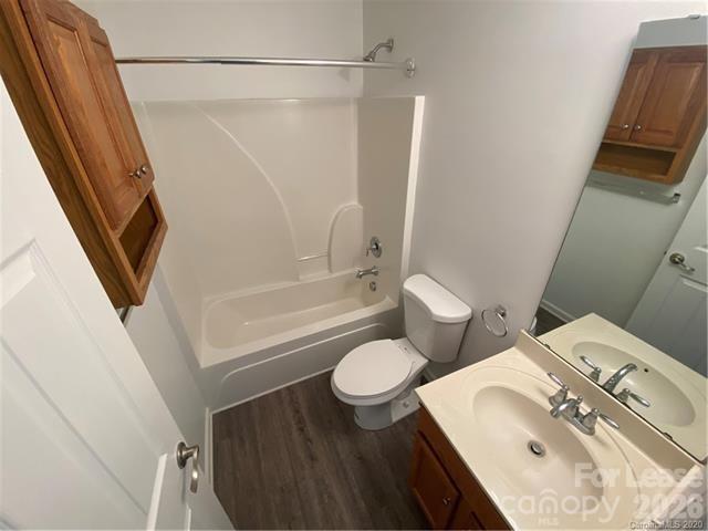 Building Photo - 1425 Eastway Dr