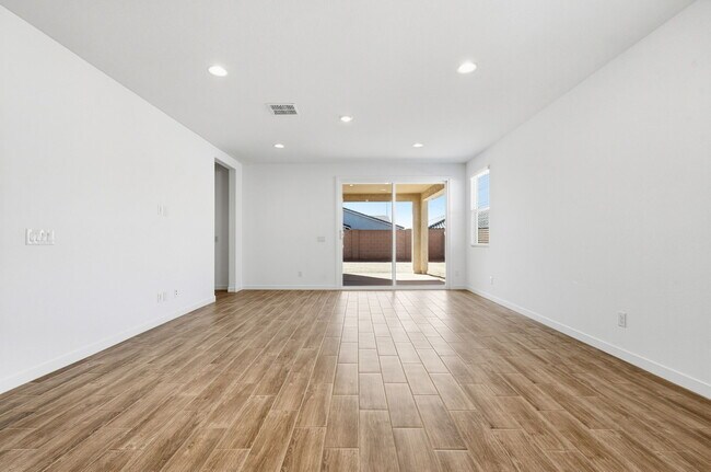 Building Photo - 8147 E Paloma Ave