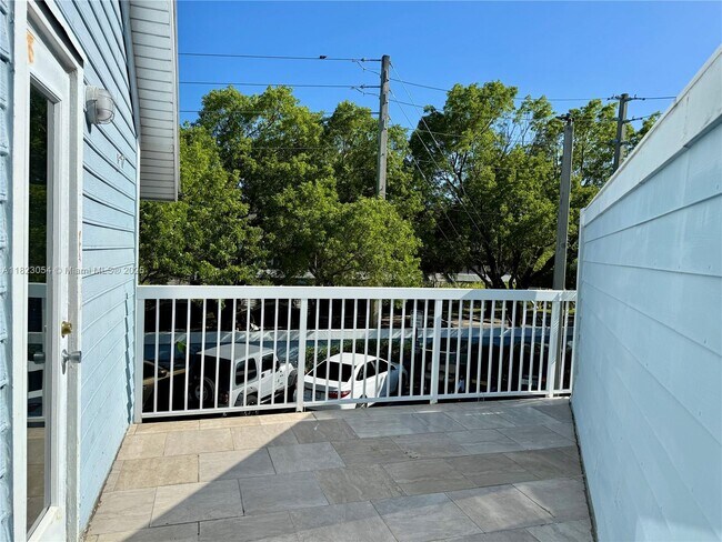 Building Photo - 798 Crandon Blvd