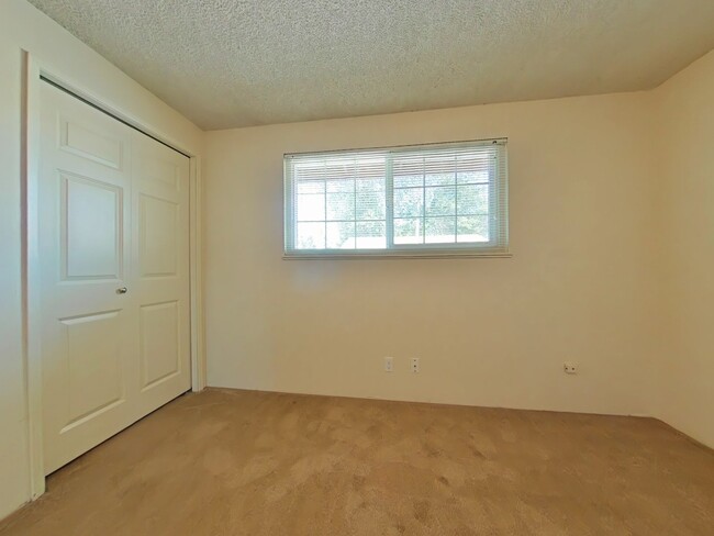 Building Photo - Duplex ~ South Corvallis ~ Pet Friendly