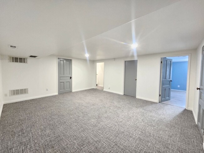 Building Photo - $2,300 - 3 Bed / 2 Bath Rancher Home in Perry District