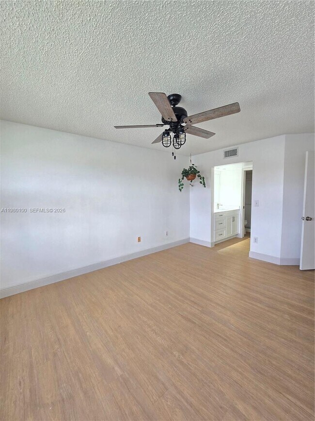 Building Photo - 2510 SE 19th Pl