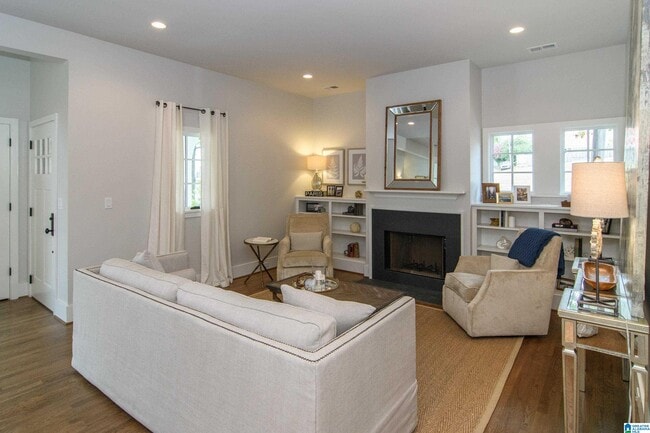 Building Photo - 3729 5th Ave S