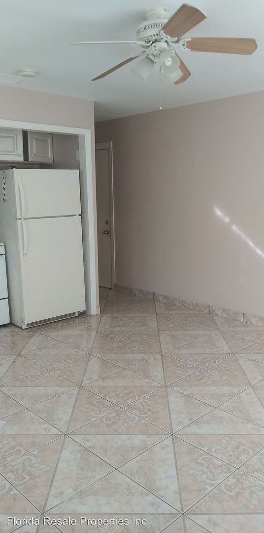 Building Photo - 605 SE 13th Terrace