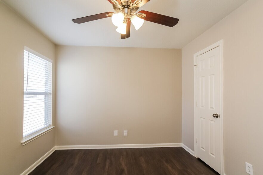 Building Photo - 3230 Candlepine Dr