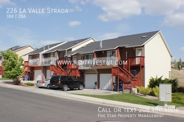 Primary Photo - Beautiful Townhome With Primary Bedroom, E...