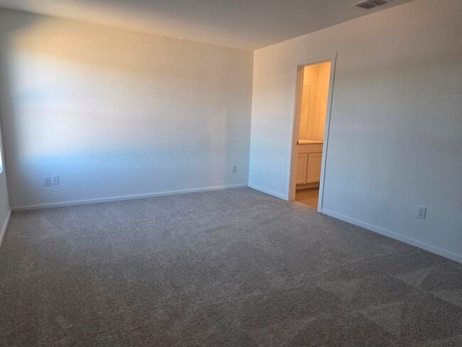 Building Photo - 3214 Glacier Blf