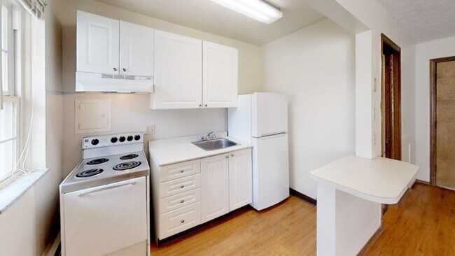 Building Photo - 49 E 14th Ave