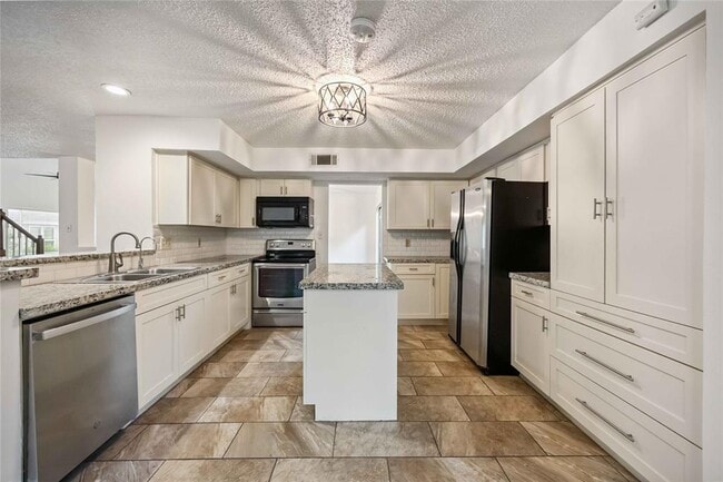 Building Photo - 12800 Briar Forest Dr