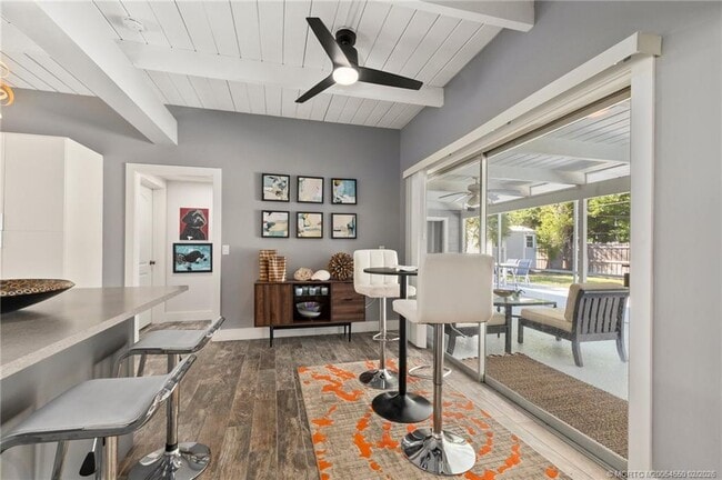 Building Photo - 530 S Manor Dr