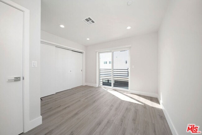 Building Photo - 5221 Cleon Ave