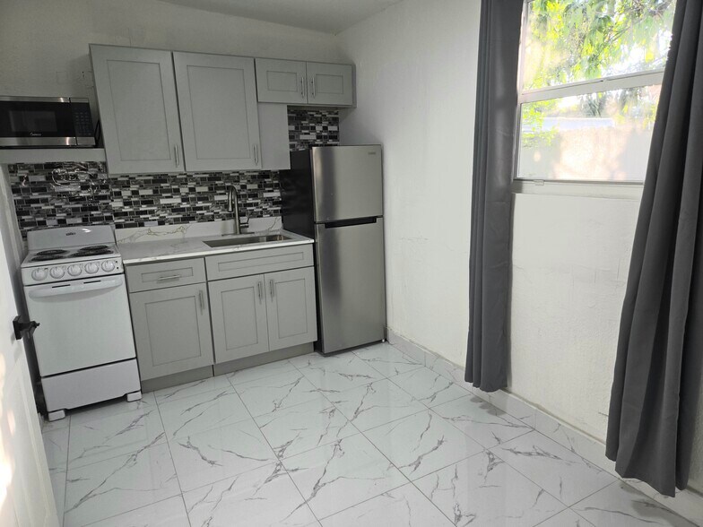 Building Photo - 14920 NW 10th Pl