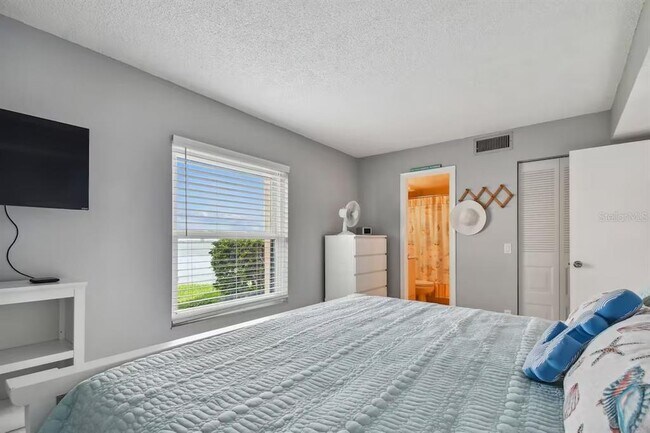 Building Photo - 6177 Sun Blvd