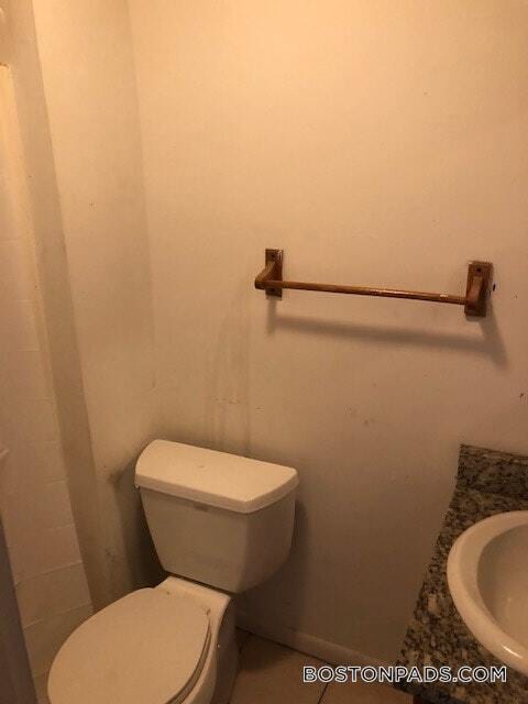 Building Photo - 39 Beacon St