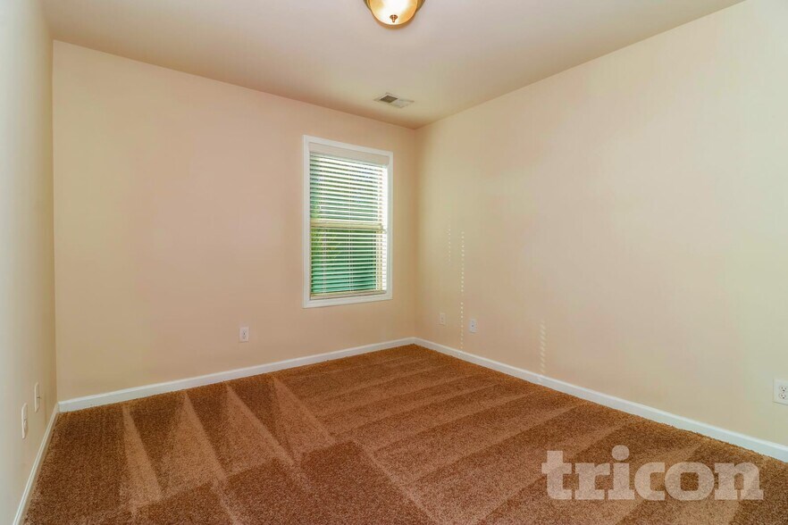 Building Photo - 389 Trickum Hill Dr