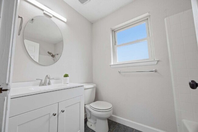 Building Photo - "Charming 4-Bedroom Shalimar Retreat- Power Included With Rent!"