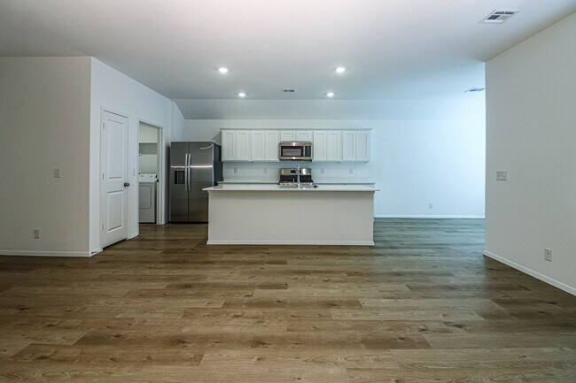 Building Photo - 3126 S 15th Pl