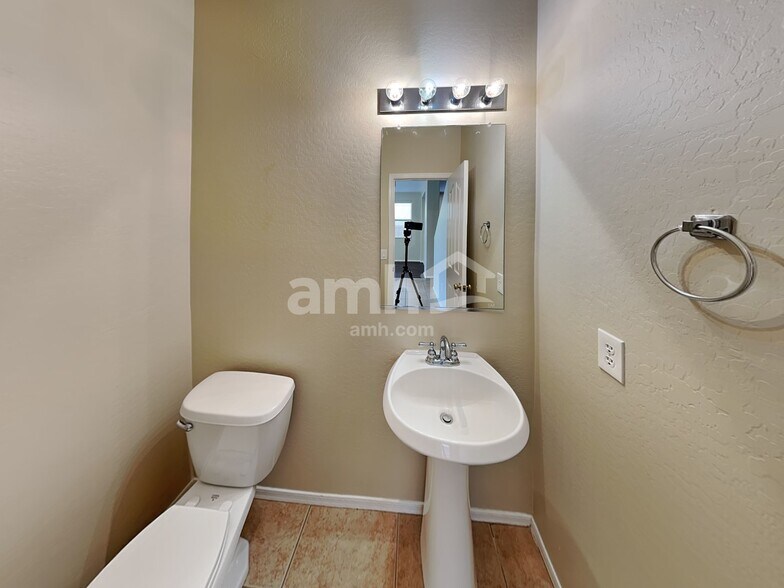 Building Photo - 11817 W Via Montoya Dr