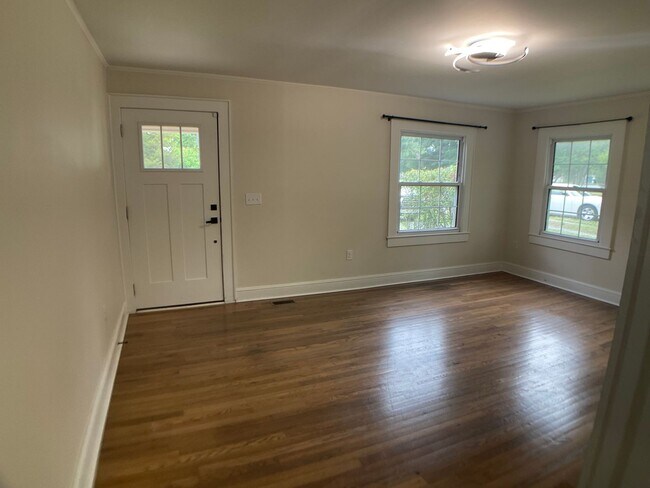 Building Photo - Adorable, Renovated Bungalow with Huge Yard and Deck!