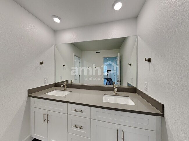 Building Photo - 4840 Blushing Star St