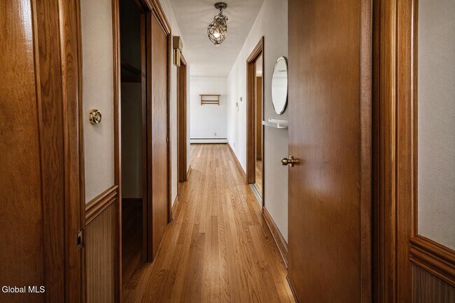 Building Photo - 113 Russell Rd