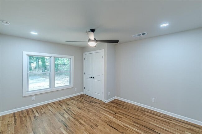 Building Photo - 1624 Dodson Dr SW