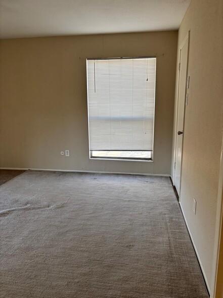 Building Photo - 5667 Birchmont Dr