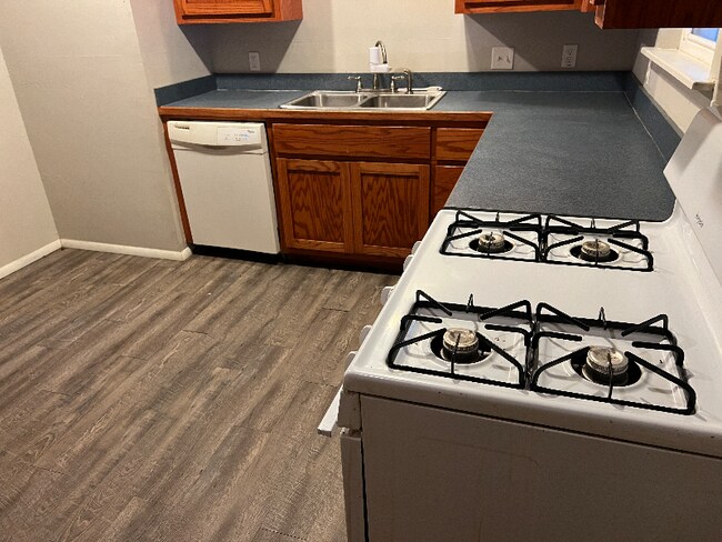 Building Photo - 2024 S Johnstone Pl