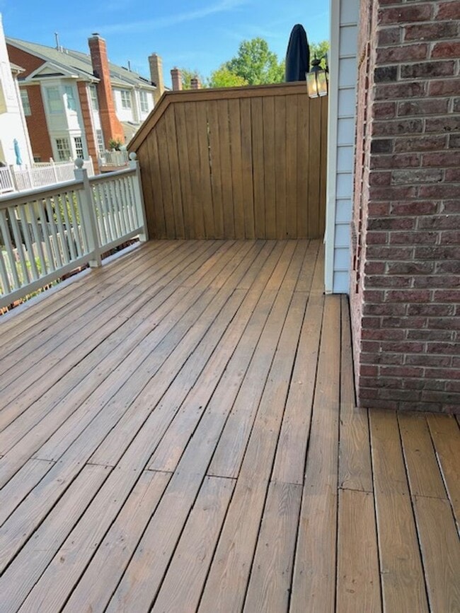 Building Photo - LUXURIOUS MAGRUDER BUILT TOWNHOME