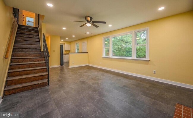 Building Photo - 6007 Bradley Ln