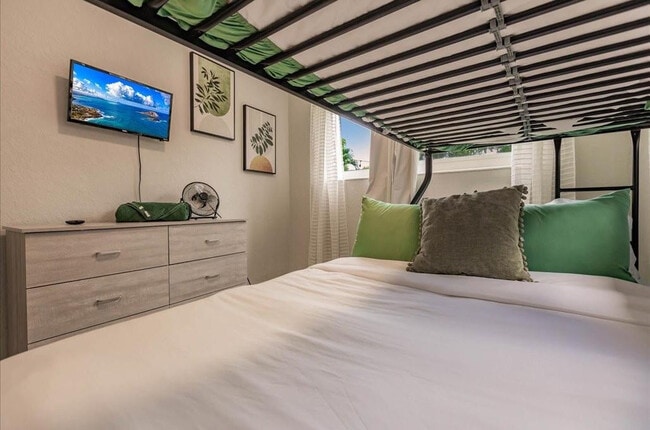 Building Photo - 422 Phippen Waiters Rd