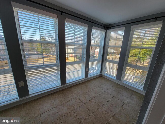 Building Photo - 4151 S Four Mile Run Dr