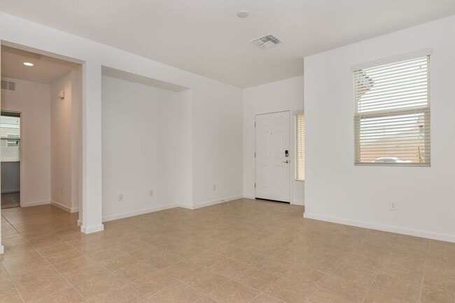 Building Photo - Comfortable living in a quiet neighborhood