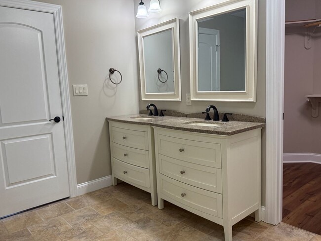 Building Photo - Amazingly Spacious Residence, Available Now!