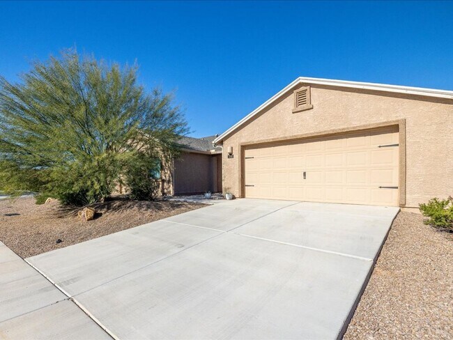 Building Photo - Spacious 4-Bedroom Home with Open Layout & Turf Backyard