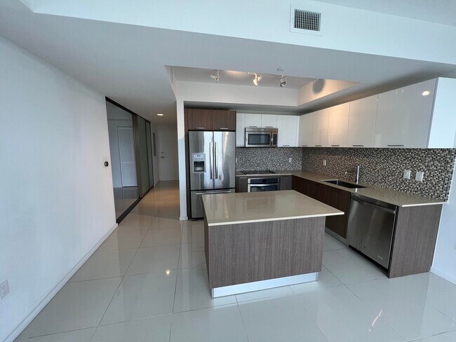 Primary Photo - 5300 Paseo Blvd