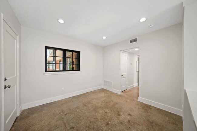 Building Photo - 520 Lovett Blvd