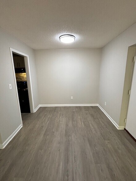 Building Photo - 1100 Crescent Dr