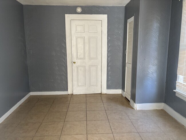 Building Photo - 444 Duray St