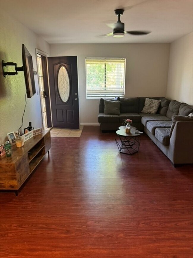 Building Photo - 2 bedroom 2 bath condo located in a gated community